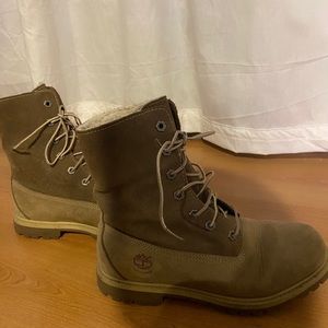 Snow boots (good condition) timberlands